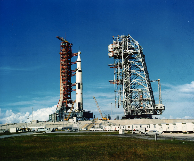 Illustration for article titled Amazing photos from NASA's vaults show how they assembled Apollo 11